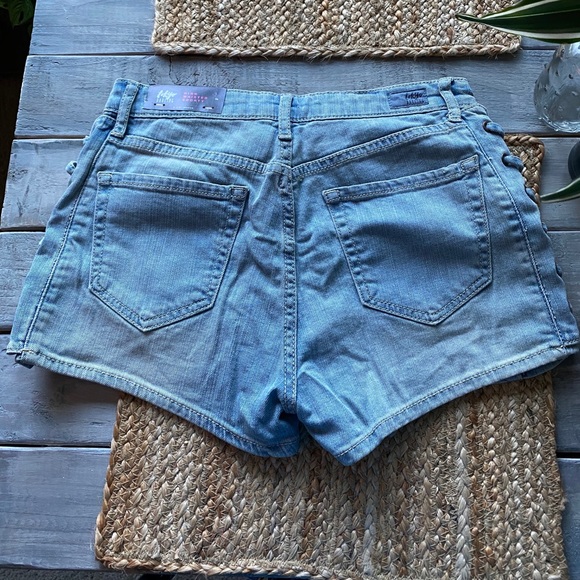 🩳 High Waisted Denim Criss-cross Shorts - Picture 2 of 3